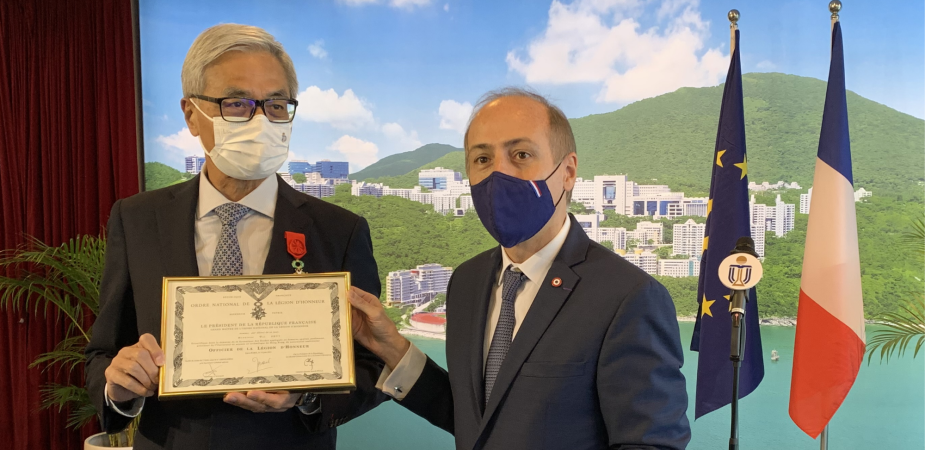 HKUST President Prof. Wei Shyy was bestowed with the distinction of Officer in the National Order of the Legion of Honour by Mr. Alexandre Giorgini, Consul General of France in Hong Kong and Macau on behalf of the President of the French Republic. 
