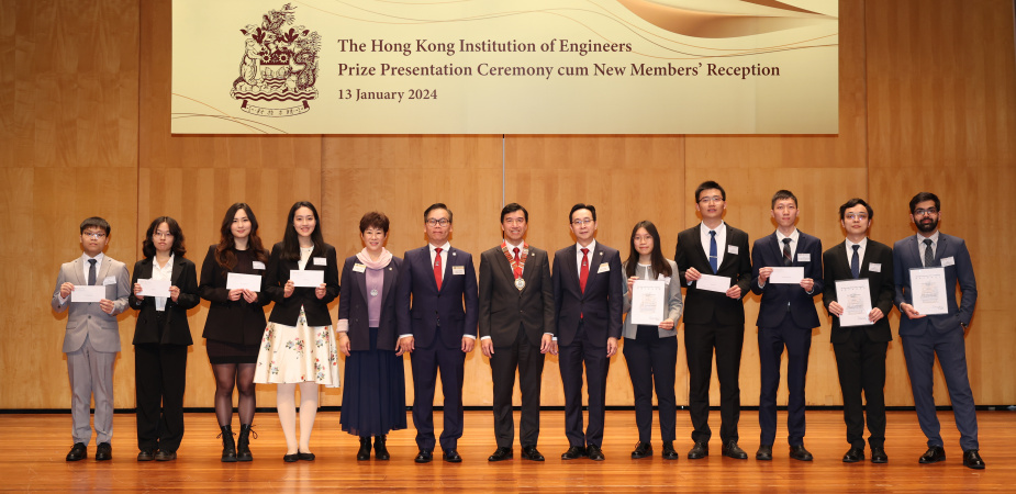 HKUST engineering students Shahman Ali (first right), Ren Yichen (second right), Eugene Cheung Hon (third right) and Law Cheuk-Him (first left) were honored at the HKIE Prize Presentation Ceremony cum New Members’ Reception.