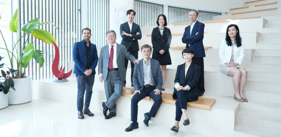 HKUST Provost Prof. GUO Yike (second left, front) and new scholars who have joined HKUST in recent years, including Prof. Alicia Kyoung Jin AN, Professor in the Department of Chemical and Biological Engineering (first right, front); Prof. CHEN Fei, Professor in the Division of Environment and Sustainability (second right, back); Prof. Janet HSIAO, Professor in the Division of Social Science (second left, back); Prof. TAN Ping, Professor in the Department of Electronic and Computer Engineering (second right,