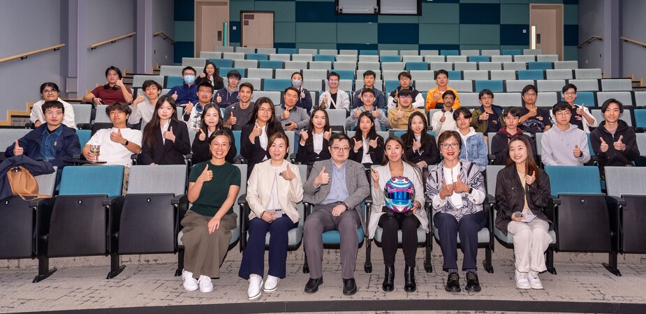 Miss Vivian Siu (front row, third right) inspired HKUST students with her remarkable journey from a novice driver to a pioneering figure in motorsport.