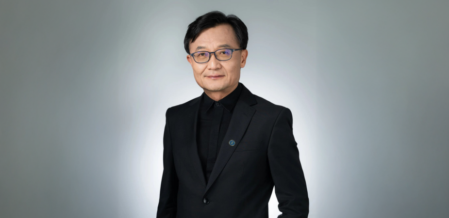 Prof. Chen Lei was recognized for his contributions to spatial data management, spatial crowdsourcing, and deep learning frameworks.