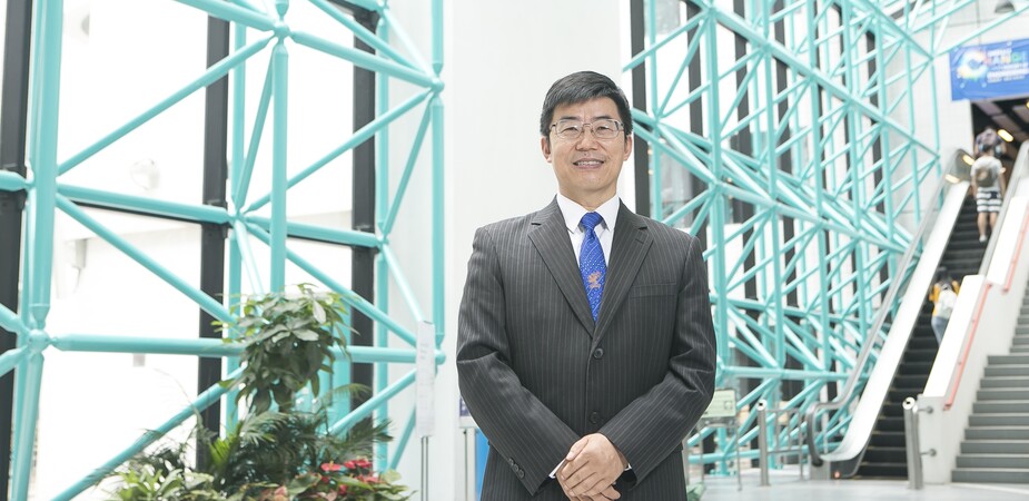 Prof. Zhang Limin is a distinguished scholar in the field of geotechnical risk management.