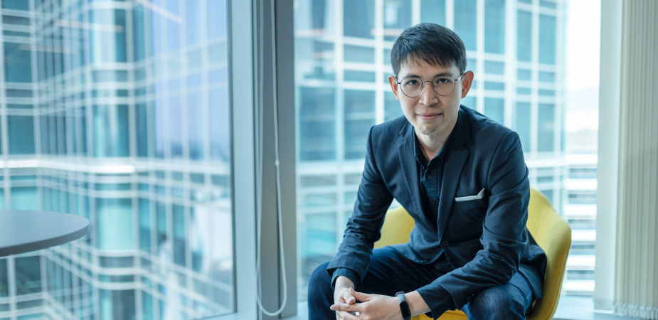 Soft-spoken Nick Chin put into practice skills acquired at HKUST, where he obtained three degrees: PhD in Industrial Engineering and Logistics Management, MSc in Telecommunications, and BEng in Electronic Engineering.