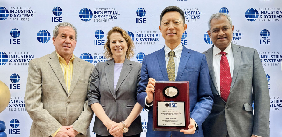 宗福季教授（右二）於2025年6月2日在美國喬治亞州亞特蘭大舉行的 IISE 年度大會暨博覽會上，獲頒授享負盛名的「喬治．L．史密斯國際工業工程推廣卓越獎」。