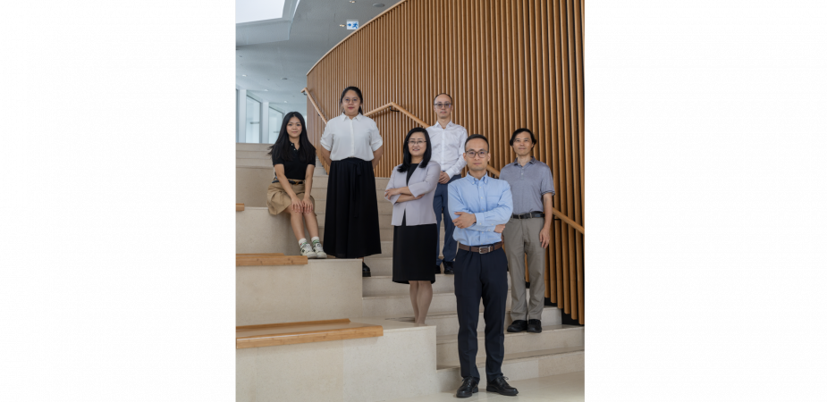 香港科技大學研究團隊成員包括王岑博士（前排）、蘇慧教授（中排左）、翟成興教授（中排右）、俞世煒博士（後排右）、莫慧偲（後排左）和王彦笳（後排中）。