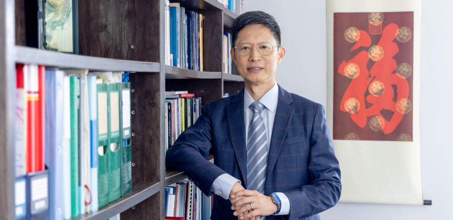 Prof. Fugee Tsung pictured with a replica of the renowned Kangxi Emperor “Fu” (福) calligraphy. Meaning blessing and prosperity, the character “Fu” is also embedded in his Chinese name (宗福季)—a meaningful coincidence that bridges heritage and identity.