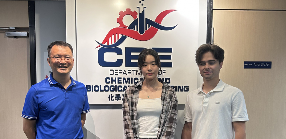 Supervised by Prof. Luo Zhengtang (left), undergraduates Yubeen Chang (center) and Mikhail Kreshchenko (right) secured third prize in the International Invitational Competition on Smart Remote Chemical Engineering Experiments for University Students, hosted by Tianjin University in June 2026.