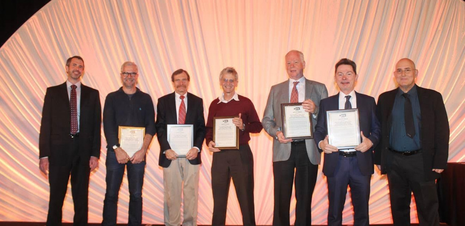 Prof Guillermo Gallego (2nd from right) received the 2016 INFORMS Impact Prize at the 2016 INFORMS Annual Meeting in Nashville, US, in November.	 