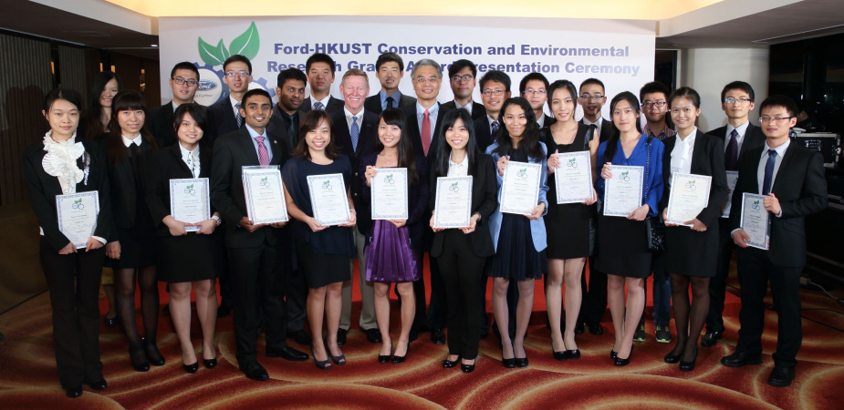 Alan Mulally and Prof Wei Shyy, Prof Christopher Chao, with the first 23 recipients of the Ford-HKUST Conservation and Environmental Research Grants