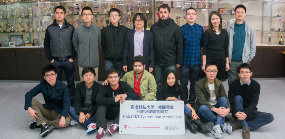 Prof Pan Hui (back row, 4th from left) and members of the HKUST-DT System and Media Lab 