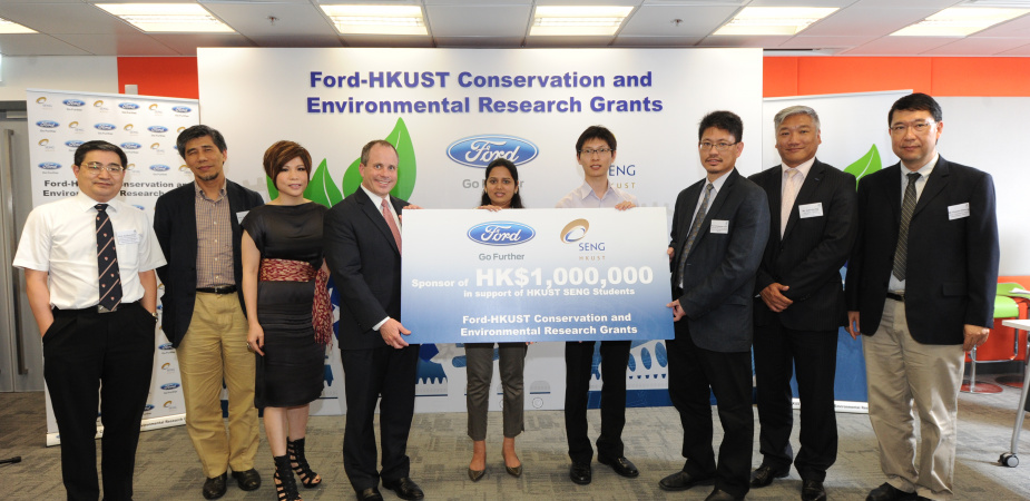 Prof Christopher Chao (3rd from right), HKUST Associate Dean of Engineering (Research and Graduate Studies), and Mr David Westerman (4th from left), Regional Manager, Asia Pacific, Ford Export & Growth Operations, jointly present the cheque of the Ford-HKUST Conservation and Environmental Research Grants to taught postgraduate engineering students (4th & 5th from right). 