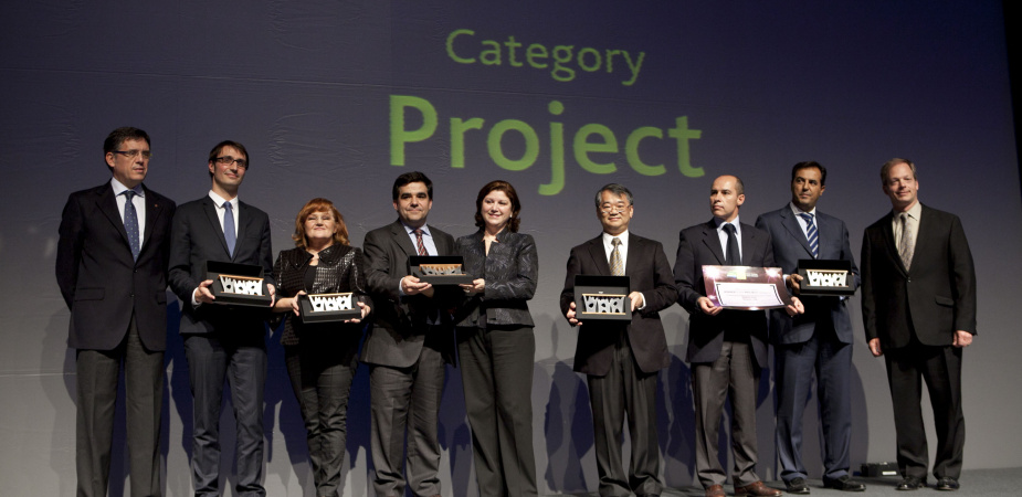  At the World Smart Cities Awards Ceremony in Barcelona: Dr Samuel Chui (4th from right) represented the HKUST research team to receive the award.   