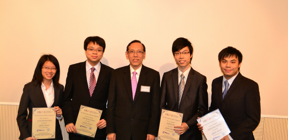 The 4-student Gold Award team, all from Chemical and Biomolecular Engineering, received the certificates from HKIE President Ir Dr CHAN Fuk Cheung (center).