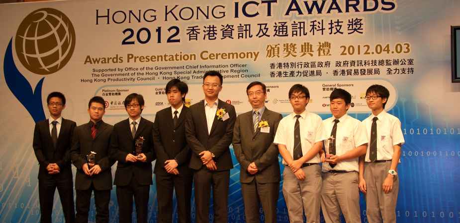 (1st to 4th from left) Two HKUST teams receiving the Best Innovation & Research (College & Undergraduates) Bronze Awards in the Hong Kong ICT Awards 2012 presentation ceremony. 