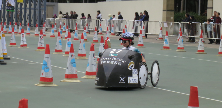  The HKUST-designed kart pedaled by Cathay Pacific's ladies team performed well in the charity race. 