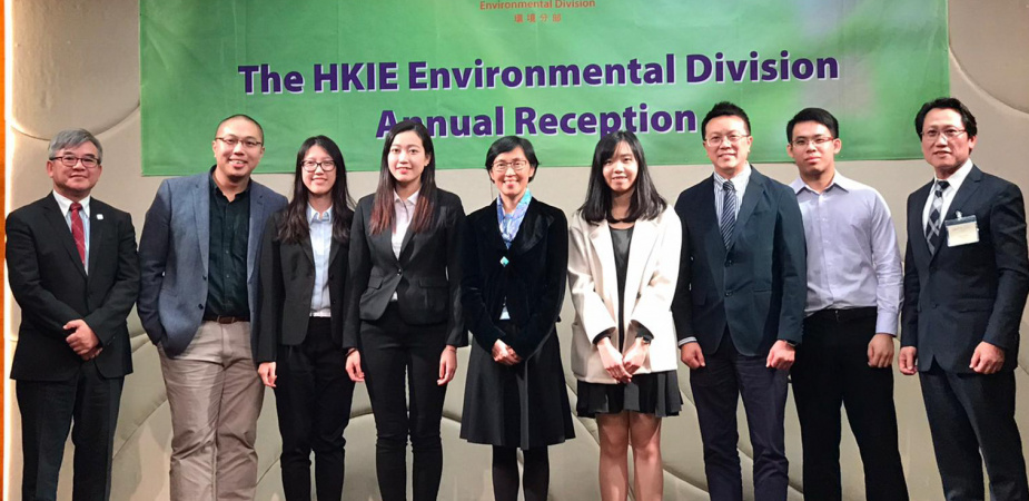The champion team received the award at a ceremony on January 8, 2020: Prof. Frank Lam, Lau Siu-Mei, Fung Hiu-Tung (from second left to fourth left), and Wong Hon-Fai (second right).