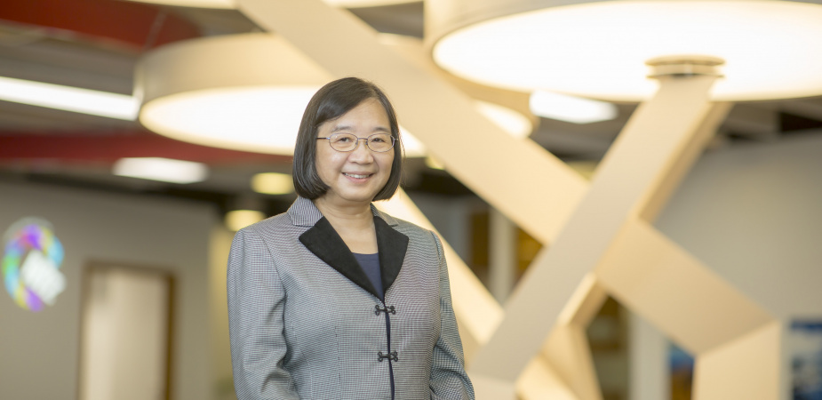 Prof. Kei May Lau says she has never let her gender limit her aspirations and advises young women who dream of being successful professionals that deciding on their own destiny matters the most.
