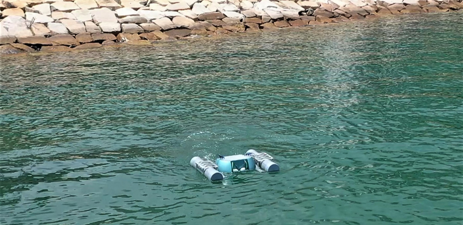 The Smart Fish conducts microplastics sampling near the seaside of the HKUST campus.