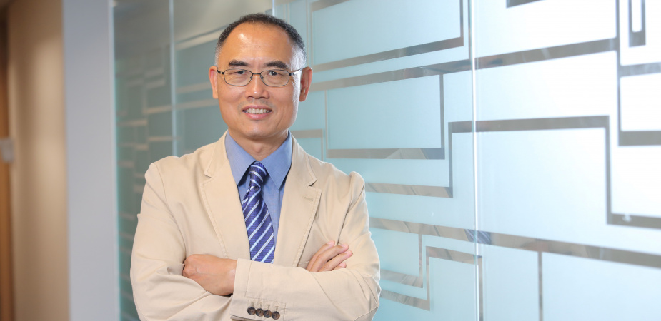 A world leader and pioneer in the AI fields of transfer learning and federated learning, Prof. Yang Qiang was elected a Fellow of the Royal Society of Canada in the class of 2021.