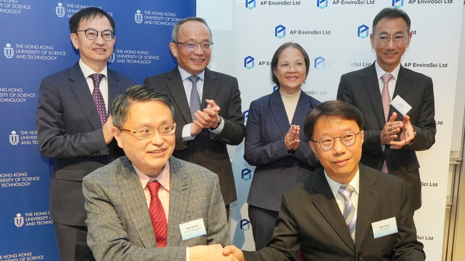 Prof. Yeung King-Lun from the Department of Chemical and Biological Engineering and Division of Environment and Sustainability at HKUST (front left) and Dr. Pat Yeung, Director of APEL (front right), sign the memorandum on the establishment of the Joint Lab under the witnesses of Under Secretary Miss Diane Wong (back row, second right), Prof. Tim Cheng (back row, second left), Mr. Jackin Jim, Chairman of Yee Hop (back row, first right), and Dr. David Chung (back row, first left).