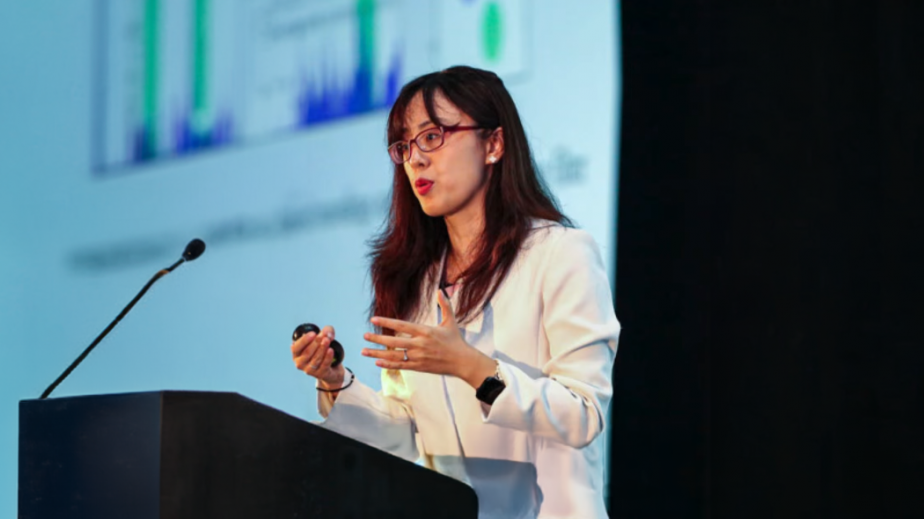 Prof. Wang Yiwen was invited to be a keynote speaker at the 46th Annual International Conference of the IEEE Engineering in Medicine and Biology Society, which took place in Florida, US on July 15-19, 2024.