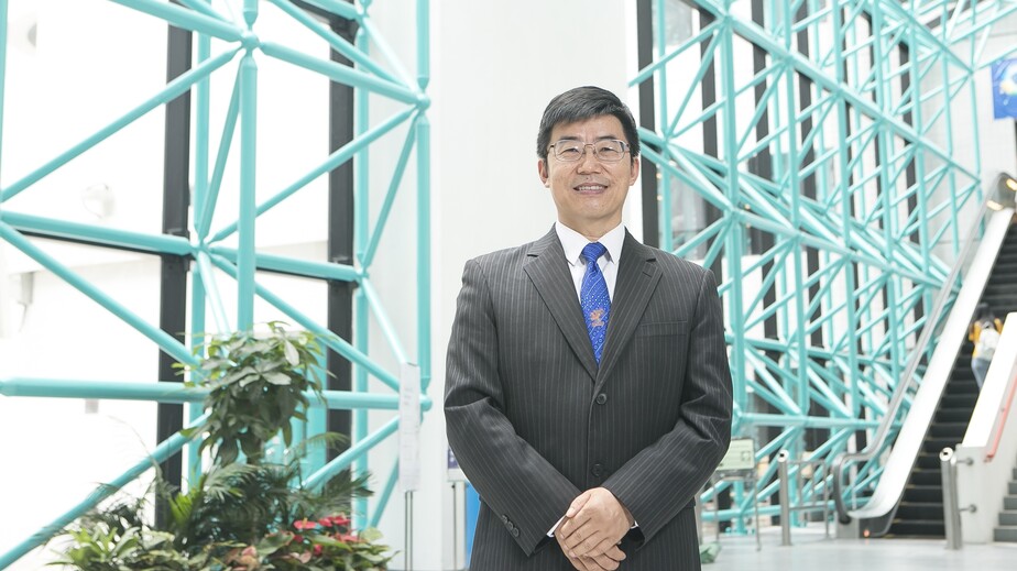 Prof. Zhang Limin is a distinguished scholar in the field of geotechnical risk management.
