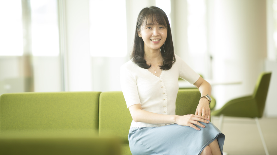 Prof. Nyein, recipient of Innovators Under 35 Asia Pacific 2021 from the credible MIT Technology Review, strives to excel in both research and teaching upon arrival at HKUST. 