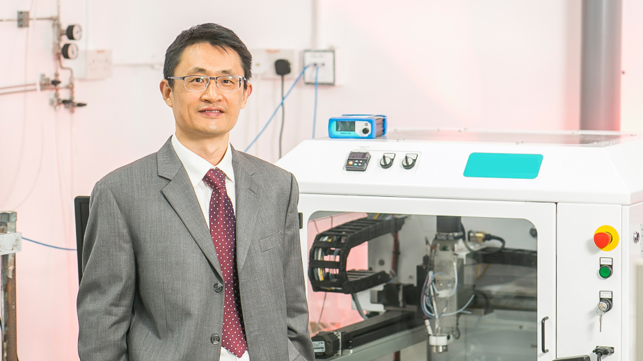 The project of Prof. Shao Minhua on “Development of High Performance and Long Life Hydrogen Fuel Cell Stacks” received the largest amount of funding in the 14 projects approved to date in the Hong Kong government’s Green Tech Fund. 