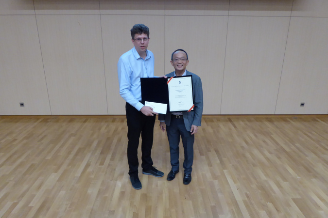Prof. Richard Lakerveld (left) received the Teaching Award from Prof. Tim Cheng.