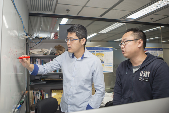 Prof. Wang Jiguang (left) will work on data-driven research in tumor evolution with the award funding.