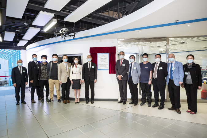 Mr. Andy Fei (seventh left); Prof. Wei Shyy (sixth right); Ms. Elaine Wong (sixth left), Vice-Chairman & Secretary General of Y-Lot Foundation; Prof. Lionel Ni (third right), HKUST Provost; Prof. Yang Wang (second right), HKUST Vice-President for Institutional Advancement; other senior executives of both parties and students attend the ceremony.