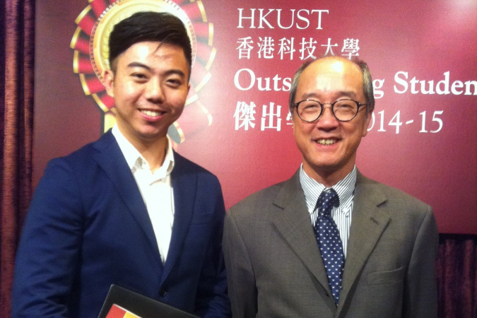 Han作为本科生时，已经充分展现他的才能，获得优异的学术成绩，并在2015年毕业时获得学业成就奖。图为Han与前校长陈繁昌教授合影。  