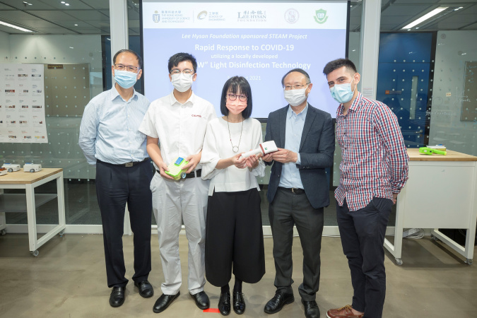 Prof. Joseph Kwan (2nd right) handed over the devices, which passed the quality and safety tests at HKUST, to Principal Dr. Ho Yuk-Fan (center), Vice Principal Mr. Wong Wai-Keung (1st left), and a student representative (2nd left) of Carmel Alison Lam Foundation Secondary School. 