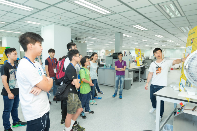 Students visited laboratories on HKUST campus.