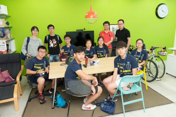Students visited the start-ups at Science Park set up by HKUST students in the MPhil Program in Technology Leadership and Entrepreneurship. 