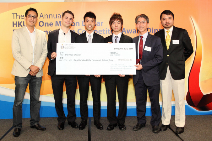 Langston（左三）及他的隊員在2014年的科大百萬獎金創業大賽勇奪亞軍。