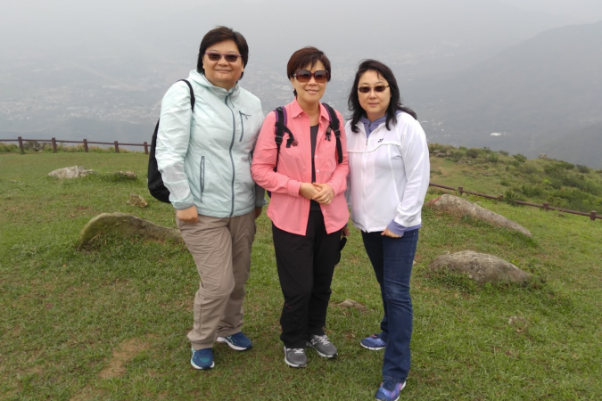 Prof. Ip (middle) likes hiking in her leisure time.