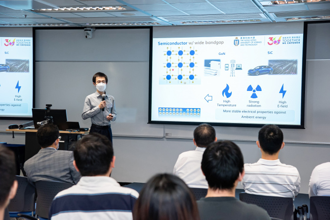 Dr. Zheng introduced his research, which is mainly on wide-bandgap semiconductor electronics, to the attendees in the sharing session.