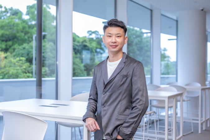 Prof. Leung’s commitment to effective and innovative teaching, and his quest to stimulate students’ curiosity to learn out of interest had earned him the Excellence Award.