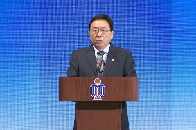 HKUST(GZ) President Prof. Lionel Ni delivers welcome remarks at the opening ceremony of HKUST(GZ).