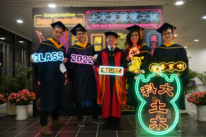 Issac LEUNG (second from right) attained his Master of Philosophy in Civil Engineering in 2022, posing for a photo with his supervisor Prof. Jack CHENG (middle) and team members of research group.