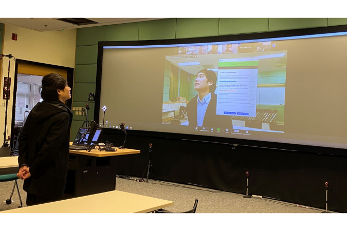 陈锐斌教授鼓励学生以创意方法运用生成式人工智能工具，同时注意工具可能产生错误资讯。