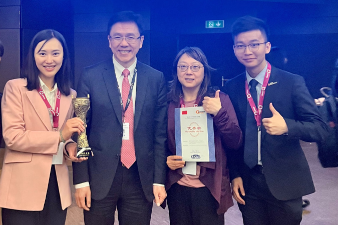 Prof. Sun Dong (second left) with representatives of the HKUST research team: Dr. Fanny Ip (second right), Dr. Joyce Ouyang (first left) and Dr. Jason Jiang (first right) on the early diagnosis of Alzheimer’s disease, which bags the Prize of the Chinese Delegation for Invention and Innovation, as well as Gold Medal with Congratulations of the Jury.