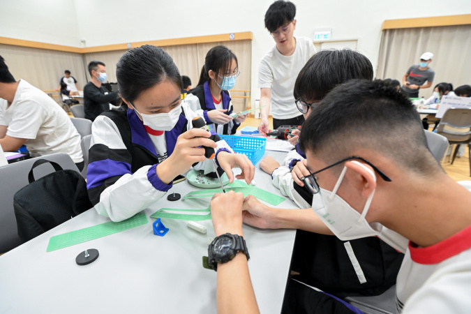 Participants assembled the underwater robot at the final competition. All materials were provided by HKUST and the teams had to build the robot on-site with no prior preparation. 