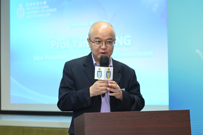 In his welcome remarks at the panel discussion “Navigating the Future of Work in the Age of AI”, Prof. Wang Yang says he hopes the University would leverage its strong ties with the World Economic Forum to help address global challenges.
