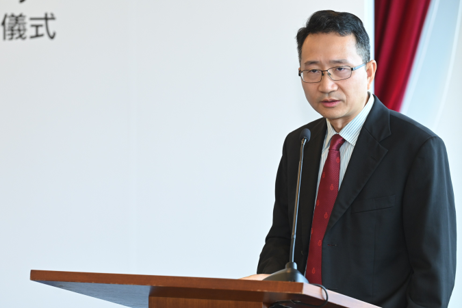 HKUST Department of Mechanical and Aerospace Engineering and Director of the Lab Prof. Yang Jinglei speaks at the ceremony.