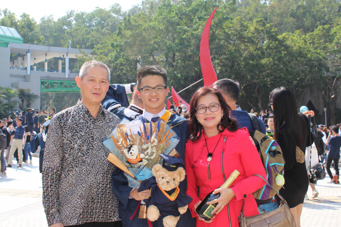 Kenny grew up in Indonesia and started studying Engineering at HKUST in 2015.