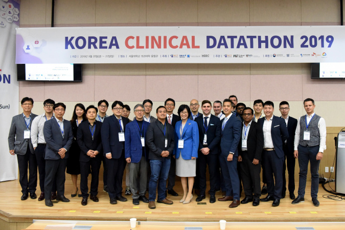 With her background in eHealth, Gloria was one of the mentors for the Korea Clinical Datathon in Seoul in 2019.