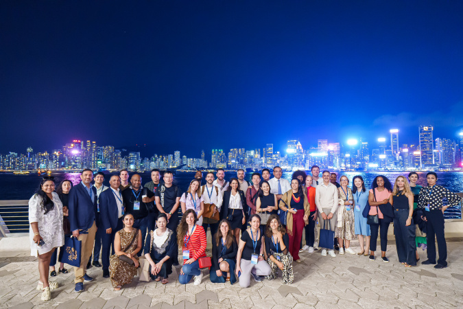 一眾全球青年領袖在參加課程之餘順道遊覽香港。