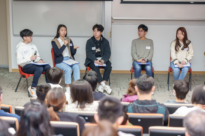 Current SENG undergraduates shared their study experiences at HKUST.